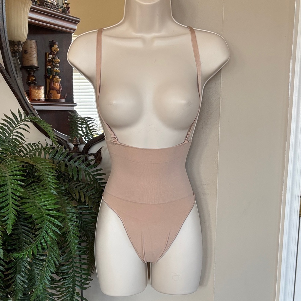 NWOT SKIMS Core Control High Waist Thong Sienna Stretch-Nylon Beige Shapewear